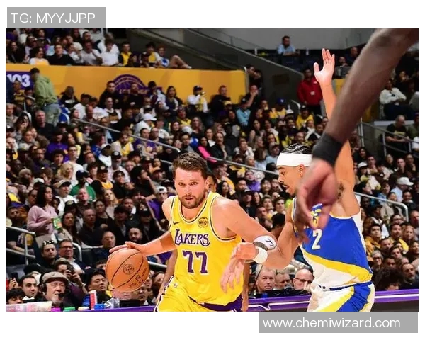 东契奇本赛季第十次砍下至少40分5篮板5助攻，湖人队史首位